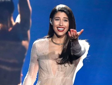 «Σείστηκε» η Ρωσία: Η Demy εντυπωσίασε ερμηνεύοντας «Τα Παιδιά του Πειραιά» (βίντεο)